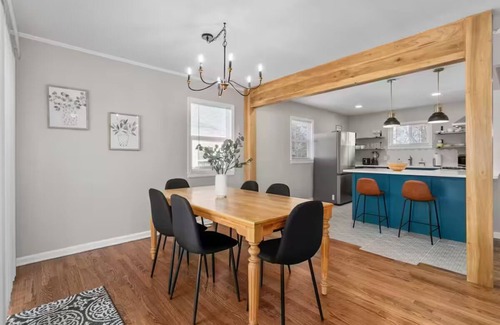 Independence House | Charming 4-bedroom house with WiFi and AC in Independence