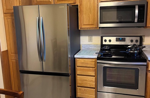 Golden Valley House | Charming 4-bedroom house with WiFi and AC in fabulous Minneapolis