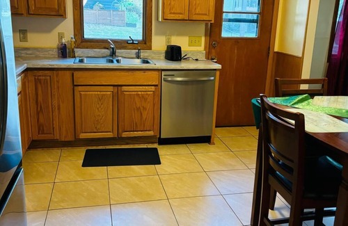 Golden Valley House | Charming 4-bedroom house with WiFi and AC in fabulous Minneapolis