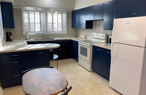 Munfordville Cottage | Charming 4-bedroom cottage with WiFi, AC in brilliant Munfordville