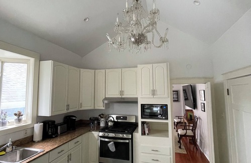 Audubon House | Charming 4-bedroom house with WiFi and AC in fantastic New Orleans