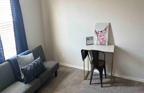 San Antonio House | Charming 4-bedroom house miles away from Air Force graduation and Sea World
