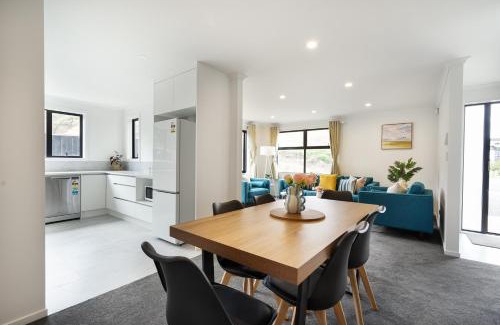 Hamilton House | Charming 4bds House with 3 bathrooms Brand New