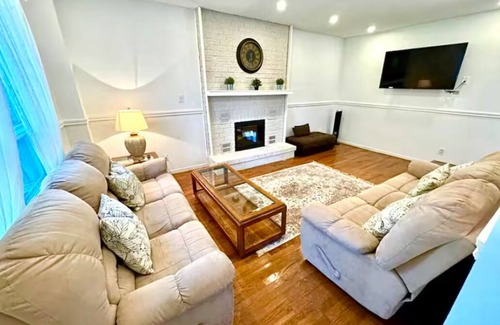Richmond Hill House | Charming 4bedroom house In Lovely Richmond Hill Oak Ridges near Wilcox lake park
