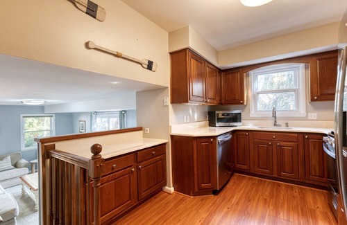 Annapolis House | Charming 4BR 2BA w/outdoor patio & fire pit! 5 min walk to Navy Stadium and DT