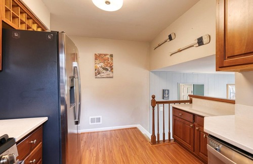 Annapolis House | Charming 4BR 2BA w/outdoor patio & fire pit! 5 min walk to Navy Stadium and DT