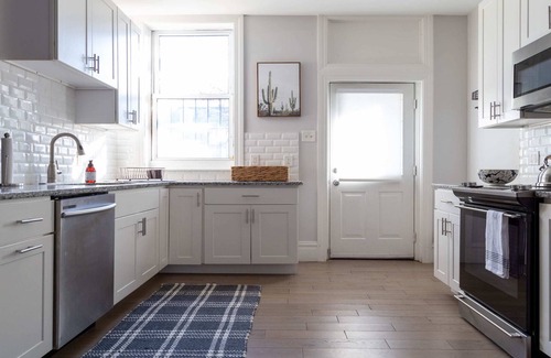 Shaw House | Charming 4BR|3.5BA Shaw Family Home / ABODEbucks