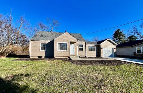 Lindenwald House | Charming 4BR Home in Liberty Township w Large Deck