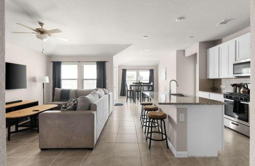 Hutto House | Charming 4BR Home w Spacious Backyard in Hutto