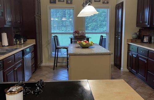 Pontotoc House | Charming 4BR Home With Outdoor Living Area That Is Close To It All✨ HOT TUB✨