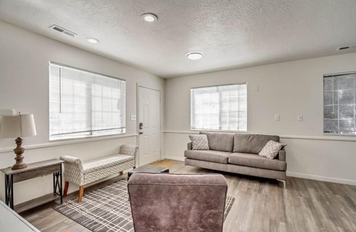 North Park House | Charming 4BR Townhouse in Central Provo