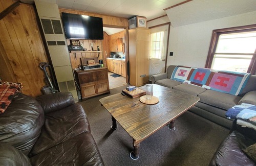 Benson House | Charming 4kingsize bed house in Benson with AC,WIFI,CableTV,Firepit,Washer/Dryer