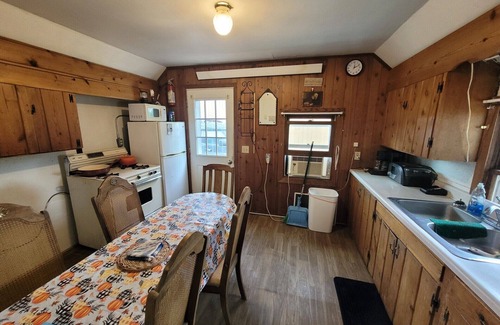 Benson House | Charming 4kingsize bed house in Benson with AC,WIFI,CableTV,Firepit,Washer/Dryer