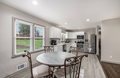 Smithville House | Charming 5-Bedroom B&B in Smithville – Newly Remodeled Gem!
