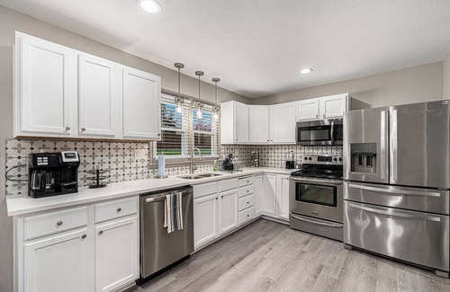 Smithville House | Charming 5-Bedroom B&B in Smithville – Newly Remodeled Gem!