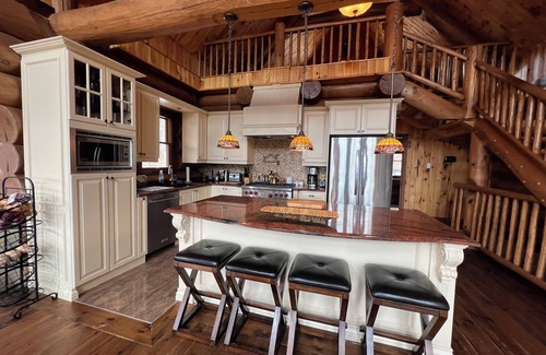 Wentworth Cabin | Charming 5-bedroom cabin with AC and WiFi
