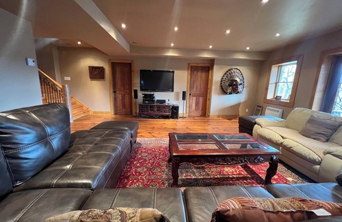 Wentworth Cabin | Charming 5-bedroom cabin with AC and WiFi