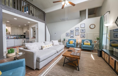 Temple House | Charming 5 Bedroom w/Self Check-In, Garage Parking & Pet Friendly