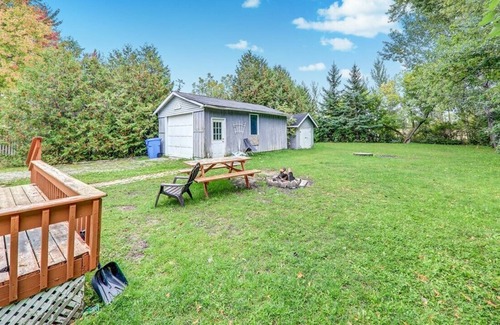 Kirkfield Cottage | charming 5 br cottage,hotub,lake acess