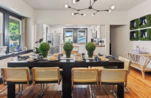 Lincoln House | Charming 5BD - Games & Cozy Decor - 10 Mins to LNK