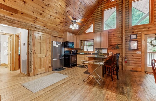 Lake Lure House | Charming 5BR retreat with Full Kitchen, WIFI, Game Room, and Dog-Friendly