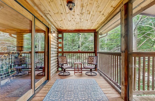 Lake Lure House | Charming 5BR retreat with Full Kitchen, WIFI, Game Room, and Dog-Friendly