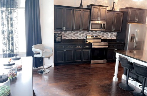 Fort Mitchell House | Charming 6-bedroom house on the hill with WiFi, AC in enjoyable Fort Mitchell
