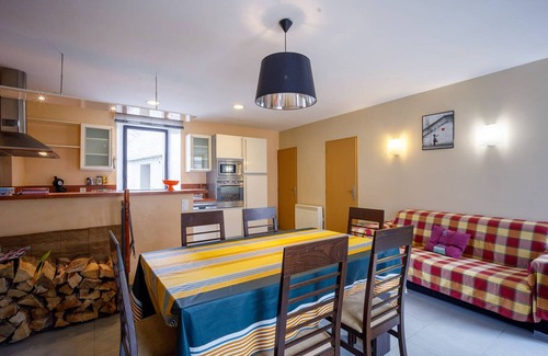 Peyragudes House | Charming 6-Person House in Loudenvielle with Free WiFi and Fireplace