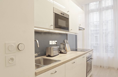 Bordeaux City Centre Apartment | Charming 66 m² apartment with balcony and parking lot, city center