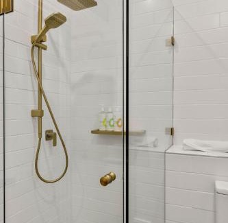 Millers Point Apartment | Charming 8 Person Home Near Harbour and Barangaroo