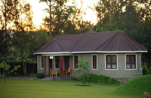 Hai House | Charming 9-bedroom hotel with AC and WiFi in serene Hai