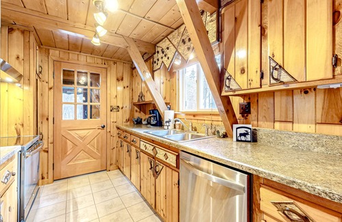Jay Ski Chalet | Charming A frame with wood burning fireplace, wifi, close to lakes and slopes
