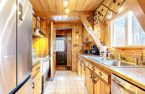 Jay Ski Chalet | Charming A frame with wood burning fireplace, wifi, close to lakes and slopes