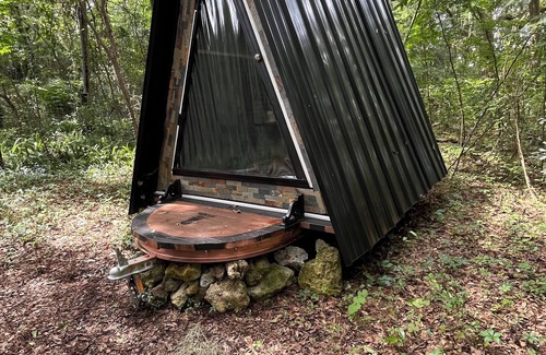 Fellowship House | Charming AFrame Tiny home sleep capsule bungalow with AC & WiFi in Great Ocala