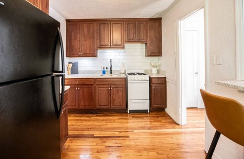 Melrose Apartment | Charming Albany 1-BR Apt with beautiful patio to enjoy and off street parking