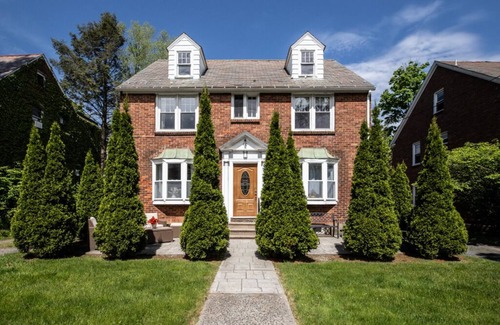 Melrose Apartment | Charming Albany 1-BR Apt with beautiful patio to enjoy and off street parking