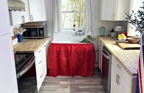 Town of East Hampton Cottage | Charming, almost oceanfront private Montauk beach cottage