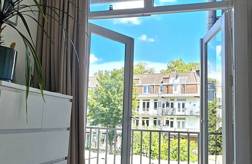 Spaarndammer en Zeeheldenbuurt Apartment | Charming and calm 1-bedroom apartment in adorable Amsterdam