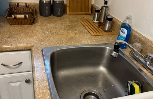 Aurora House | Charming and clean 2-bedrooms basement in Aurora