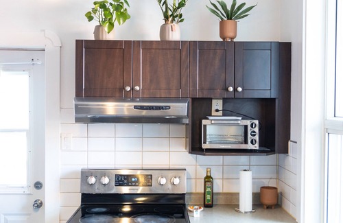 Villeray Apartment | Charming and Colorful 2 Bedroom Apartment