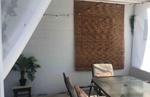 Meadowlawn House | Charming And Cosy, Newly Remodeled St Petersburg