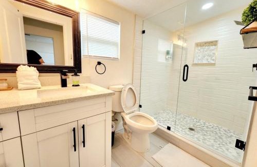 Meadowlawn House | Charming And Cosy, Newly Remodeled St Petersburg
