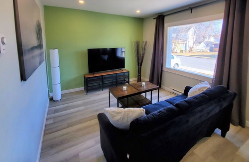 Cornwall Apartment | Charming and Cozy 2 Bed Apt near St Lawrence River