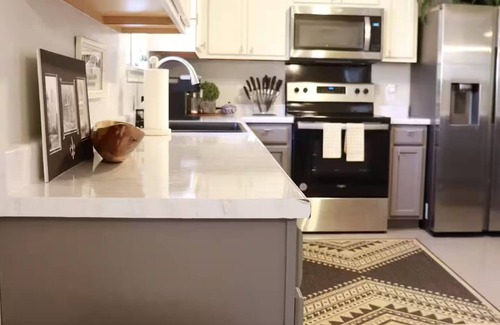 Mckinney Park East House | Charming and Cozy 3-bedroom house in cool Austin with AC, WiFi
