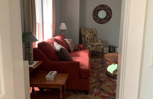 Richmond Apartment | Charming and Cozy