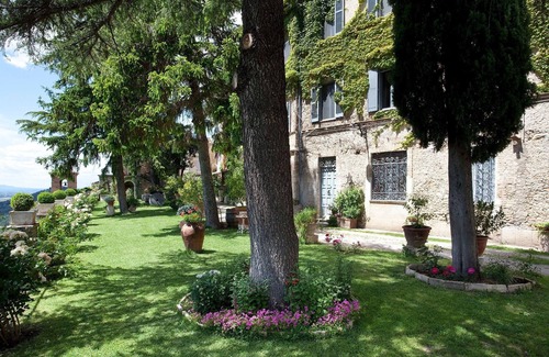 Roccantica Apartment | Charming and Elegant one bedroom in a private XVII Borgo