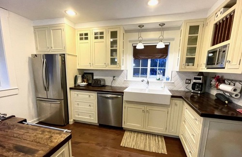 Cochrane House | Charming and Private Home close to all amenities