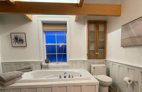 Cochrane House | Charming and Private Home close to all amenities