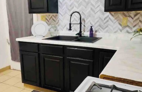 Gary House | Charming and spacious 3-bedroom townhome with WiFi and amenities in Gary