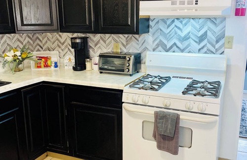 Gary House | Charming and spacious 3-bedroom townhome with WiFi and amenities in Gary